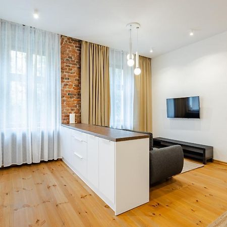 Two Bedroom Very Berry Apartment In Poznan With Desk By Noclegi Renters Exterior foto