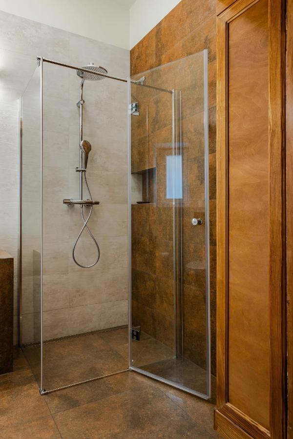 Two Bedroom Very Berry Apartment In Poznan With Desk By Noclegi Renters Exterior foto