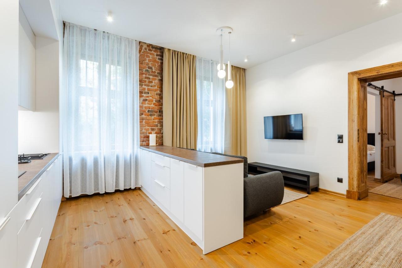 Two Bedroom Very Berry Apartment In Poznan With Desk By Noclegi Renters Exterior foto