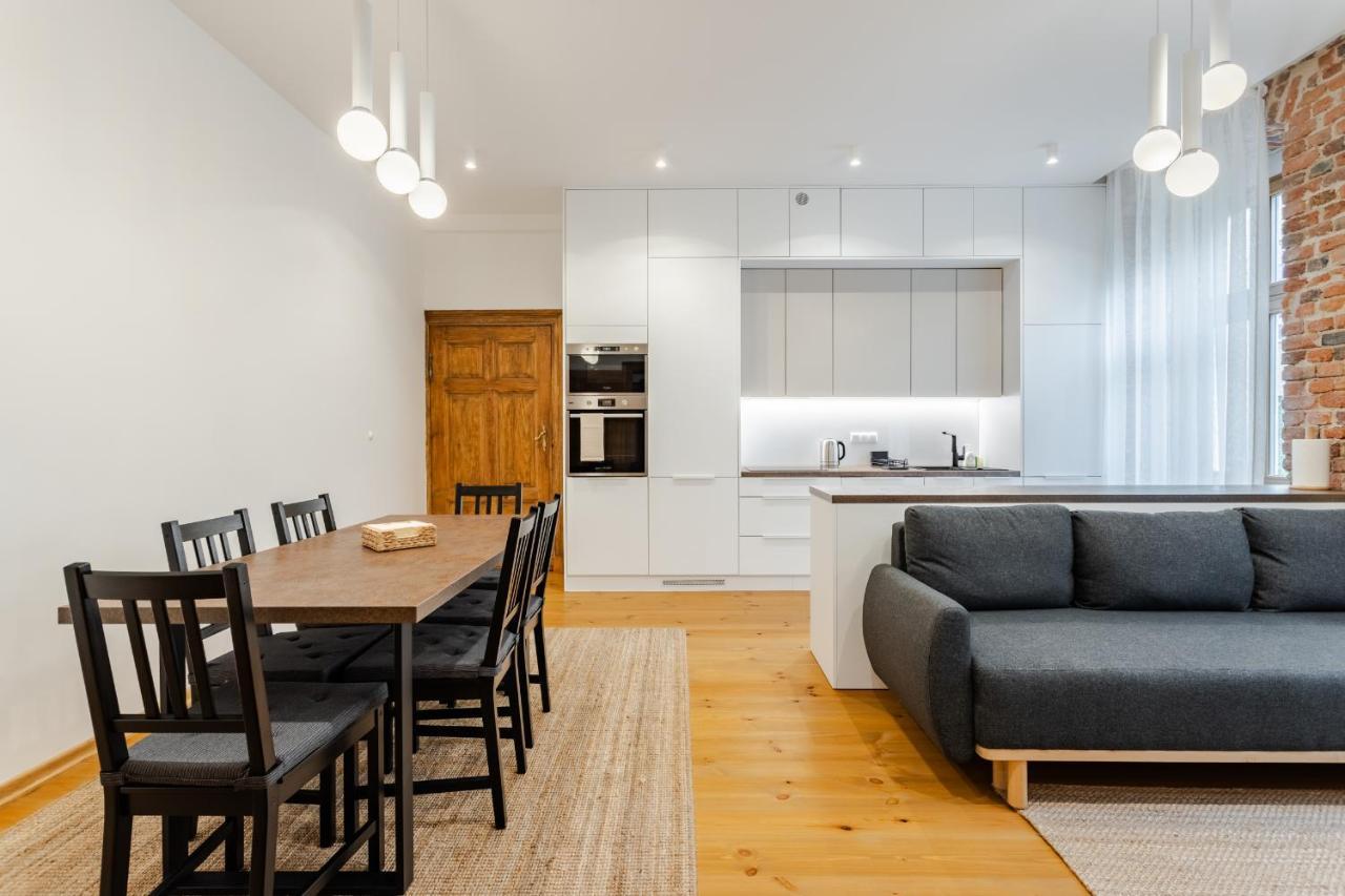 Two Bedroom Very Berry Apartment In Poznan With Desk By Noclegi Renters Exterior foto