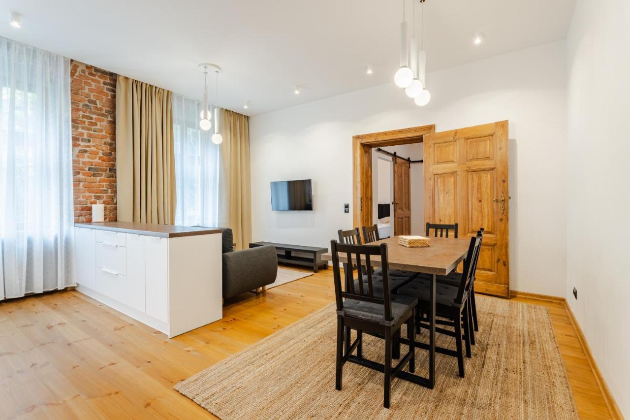 Two Bedroom Very Berry Apartment In Poznan With Desk By Noclegi Renters Exterior foto
