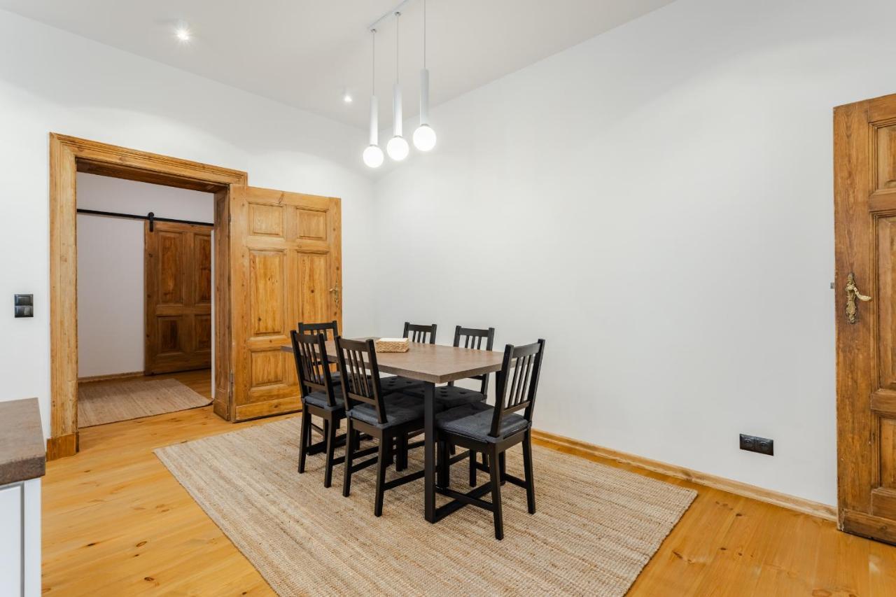 Two Bedroom Very Berry Apartment In Poznan With Desk By Noclegi Renters Exterior foto