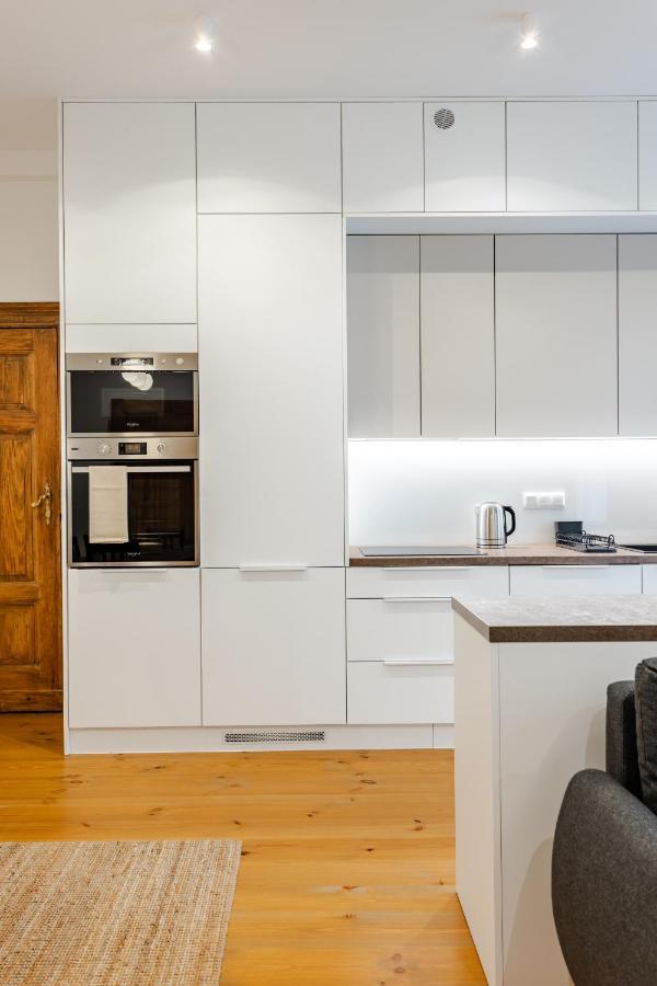 Two Bedroom Very Berry Apartment In Poznan With Desk By Noclegi Renters Exterior foto