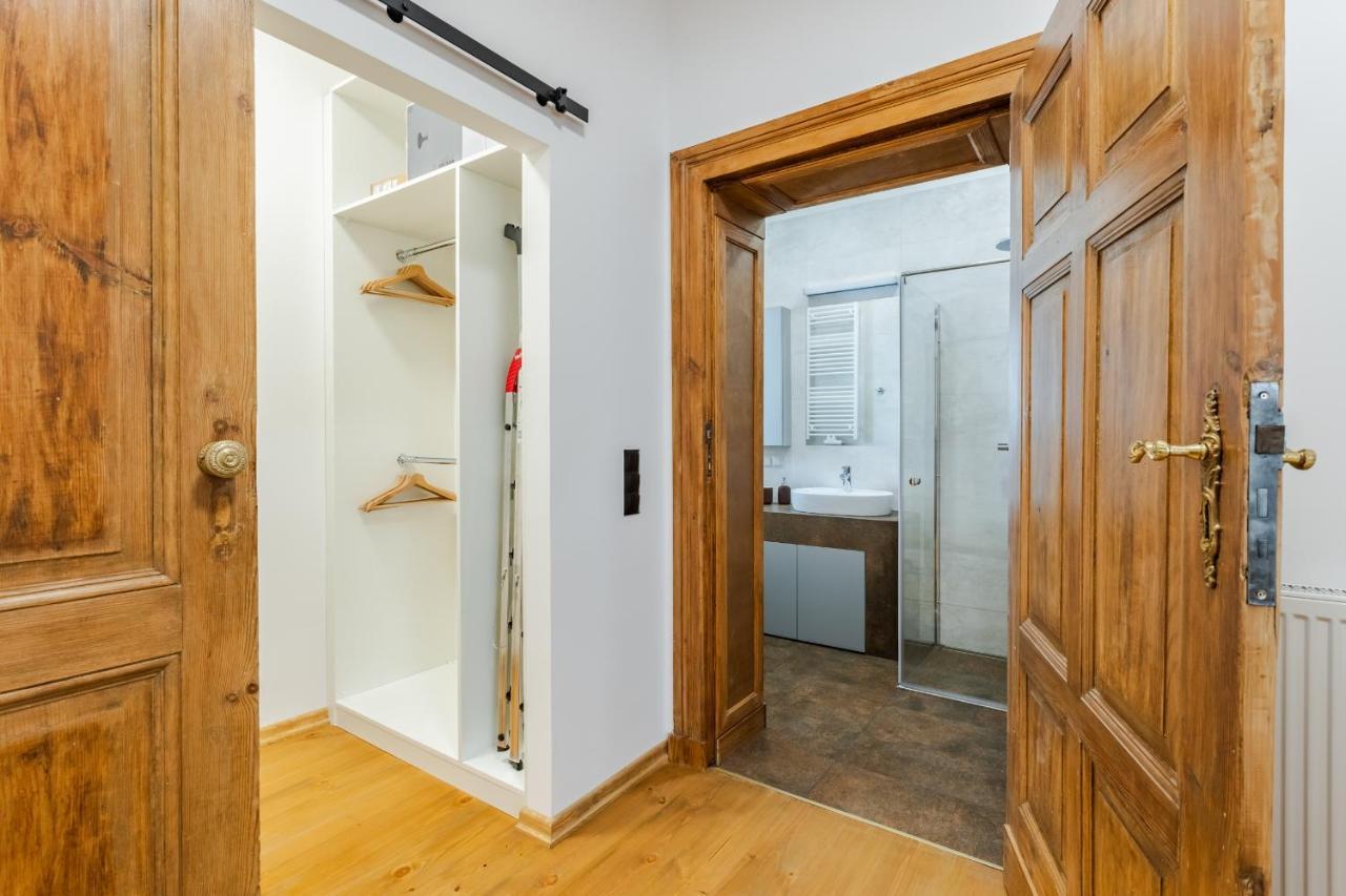 Two Bedroom Very Berry Apartment In Poznan With Desk By Noclegi Renters Exterior foto